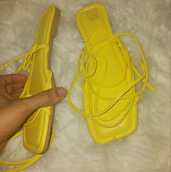Women light yellow open toe lace up flat sandals - Picture 2 of 10